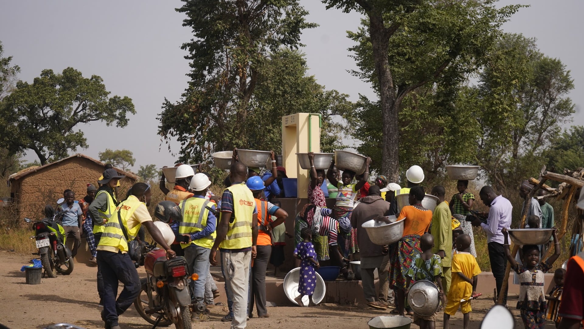 SLIDE 2 — BRANCHEMENTS SOCIAUX / CAMPAGNE UN MÉNAGE, UN ROBINET